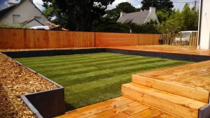 Clôture bois avec lames de terrasse assorties