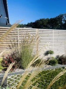 Clôture bois avec panneaux de clôture